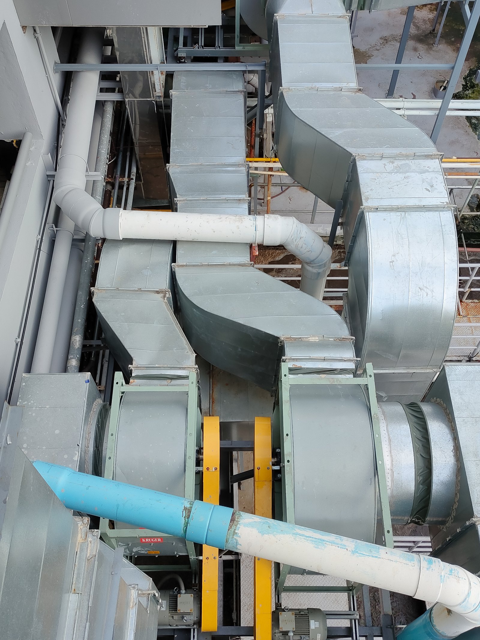 A complex industrial HVAC duct system with large ventilation pipes and air circulation components, designed for efficient airflow management.